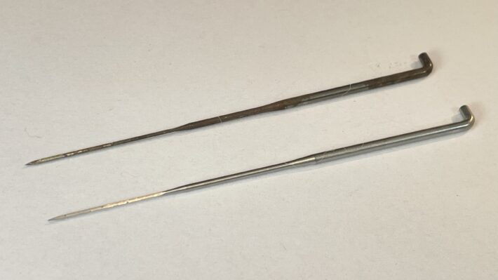 錆びたニードルと錆びていないニードルの比較画像